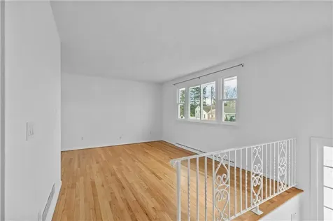 4 Weetamoe Road Middletown RI 02842