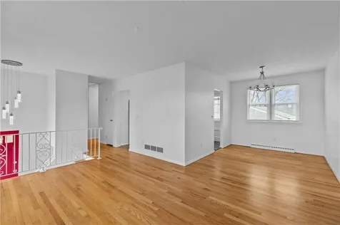 4 Weetamoe Road Middletown RI 02842