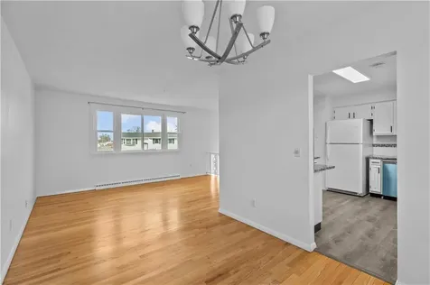 4 Weetamoe Road Middletown RI 02842