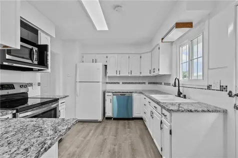 4 Weetamoe Road Middletown RI 02842