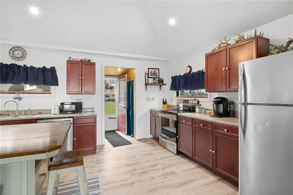 28 Pier Road Portsmouth RI 02872