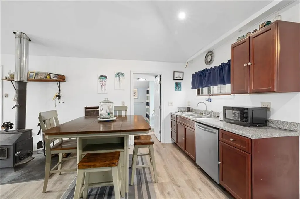 28 Pier Road Portsmouth RI 02872