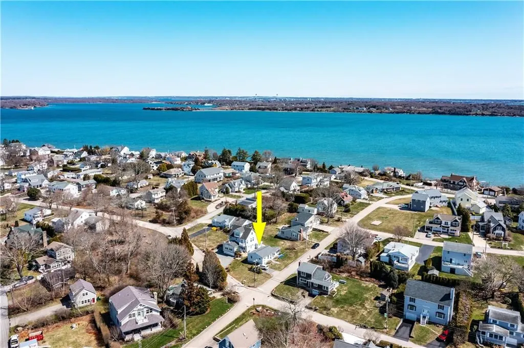 26 Richard Smith Road Narragansett RI 02882