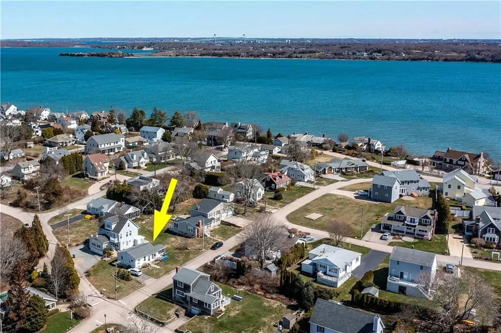 26 Richard Smith Road Narragansett RI 02882