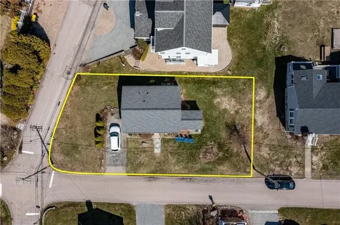26 Richard Smith Road Narragansett RI 02882