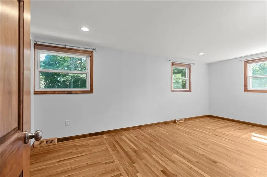 25 Harris Drive Tiverton RI 02878