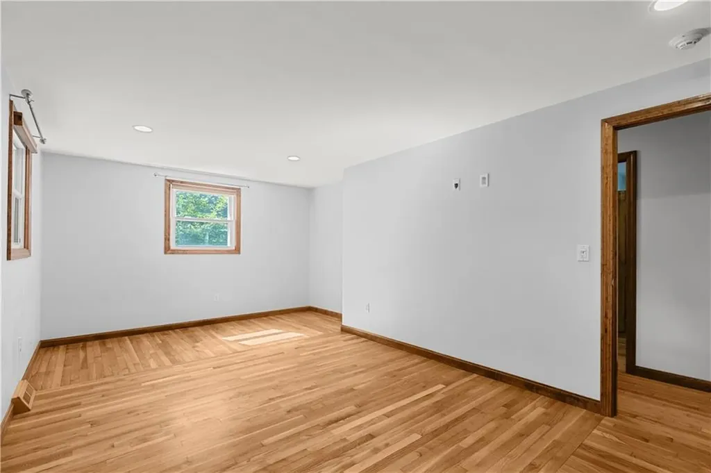 25 Harris Drive Tiverton RI 02878