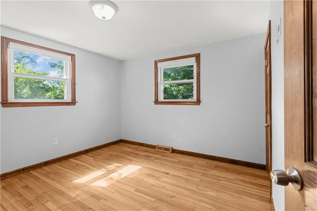 25 Harris Drive Tiverton RI 02878