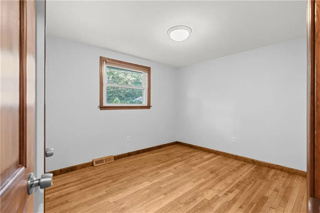 25 Harris Drive Tiverton RI 02878