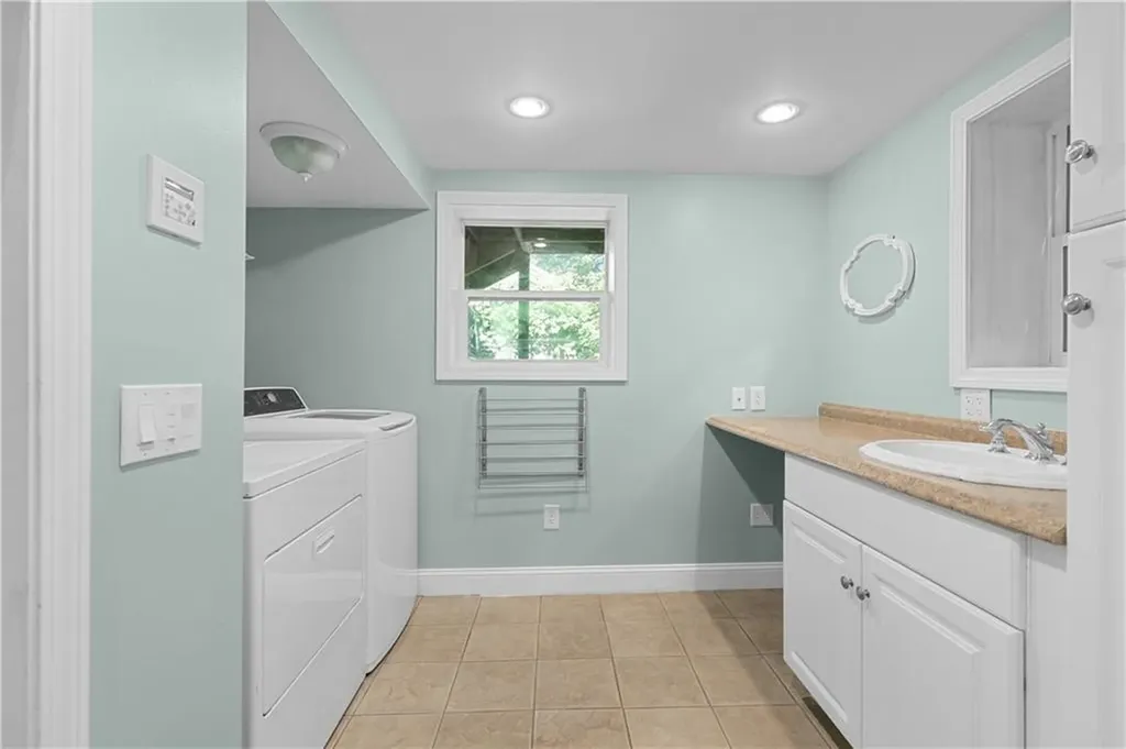 25 Harris Drive Tiverton RI 02878