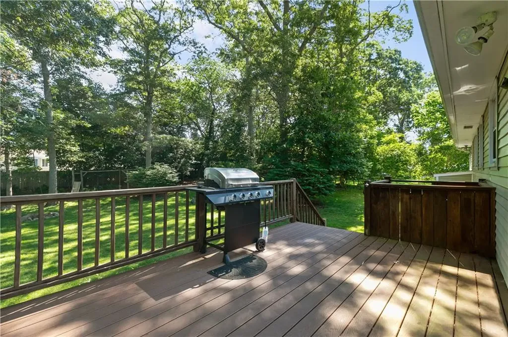 25 Harris Drive Tiverton RI 02878