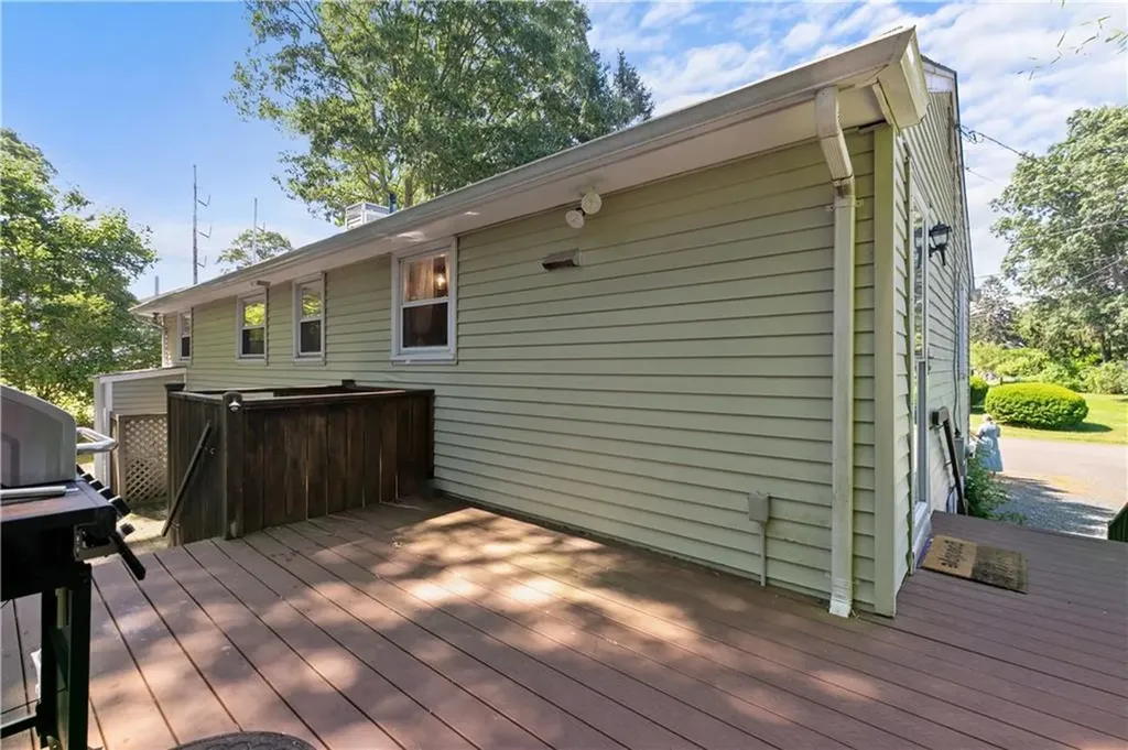 25 Harris Drive Tiverton RI 02878