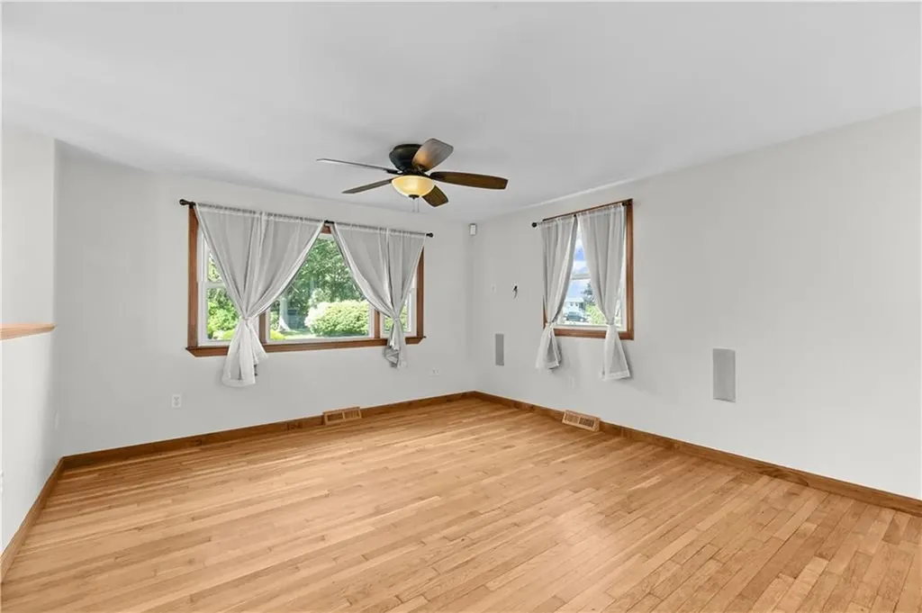 25 Harris Drive Tiverton RI 02878