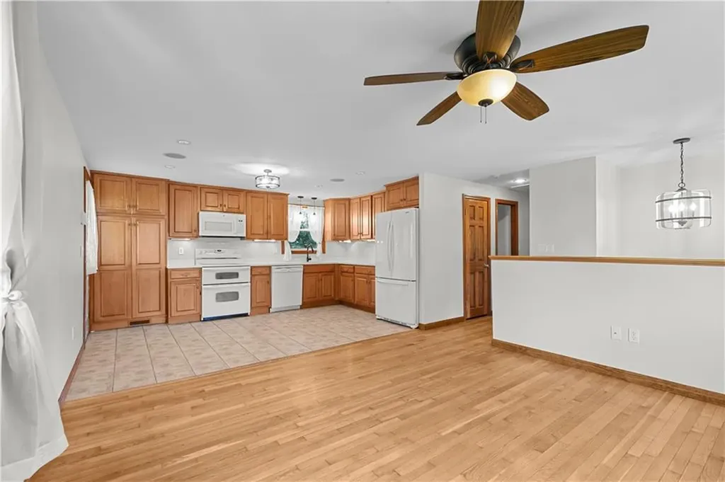 25 Harris Drive Tiverton RI 02878