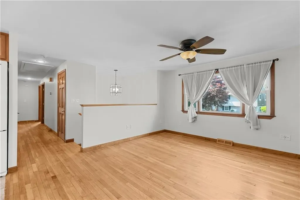 25 Harris Drive Tiverton RI 02878
