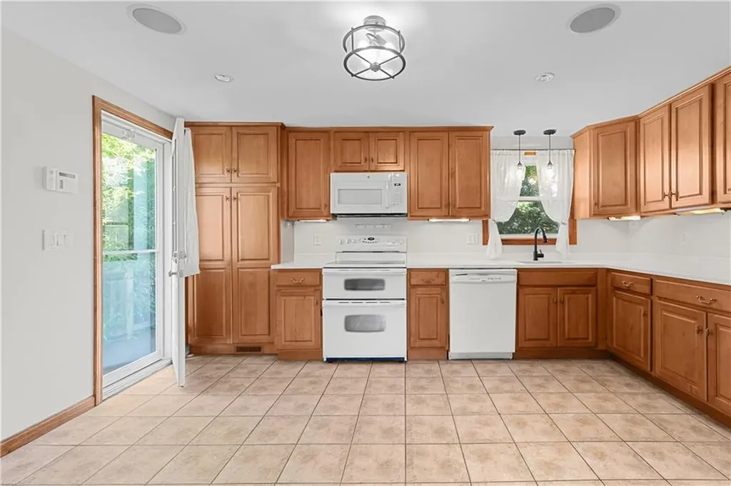 25 Harris Drive Tiverton RI 02878