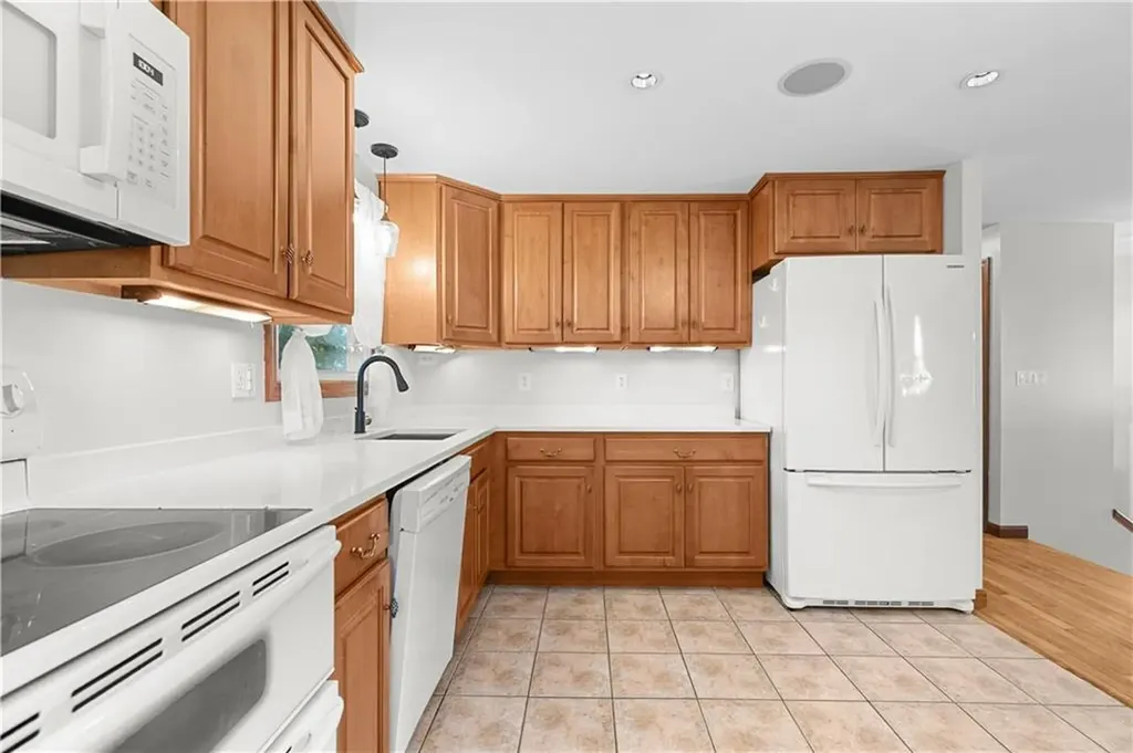 25 Harris Drive Tiverton RI 02878