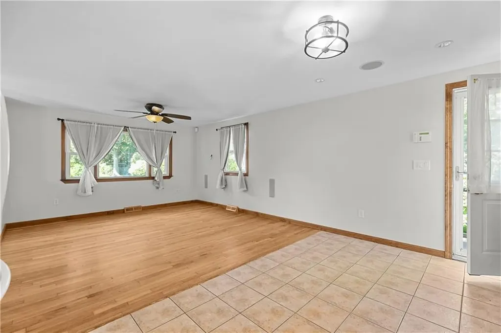 25 Harris Drive Tiverton RI 02878