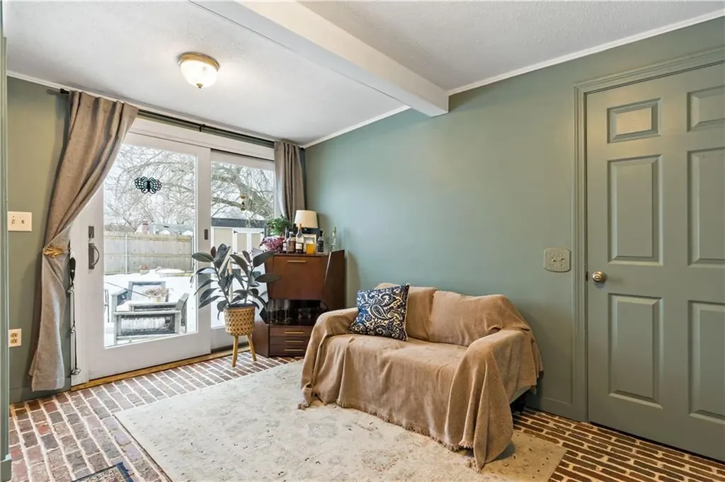 48 Rowe Avenue Warwick RI 02889