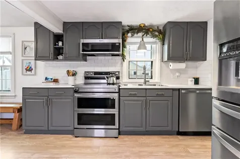 48 Rowe Avenue Warwick RI 02889