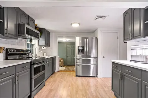 48 Rowe Avenue Warwick RI 02889