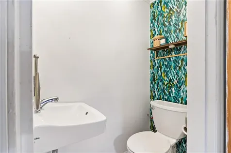 48 Rowe Avenue Warwick RI 02889