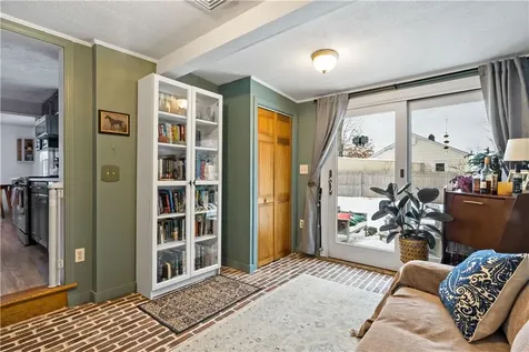 48 Rowe Avenue Warwick RI 02889