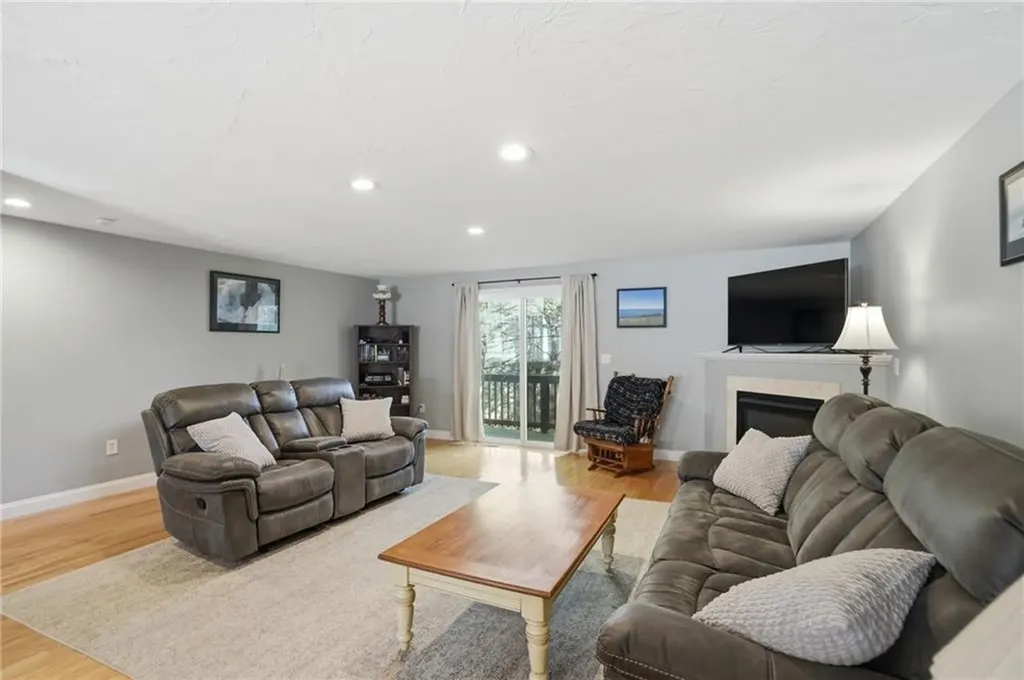 272 Cass Avenue Woonsocket RI 02895