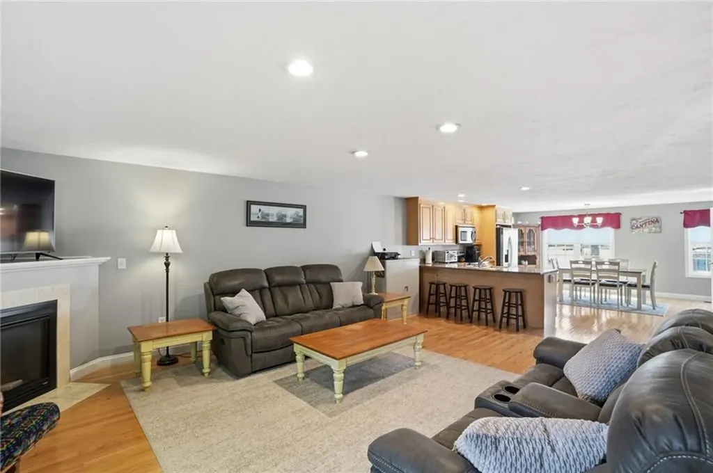 272 Cass Avenue Woonsocket RI 02895