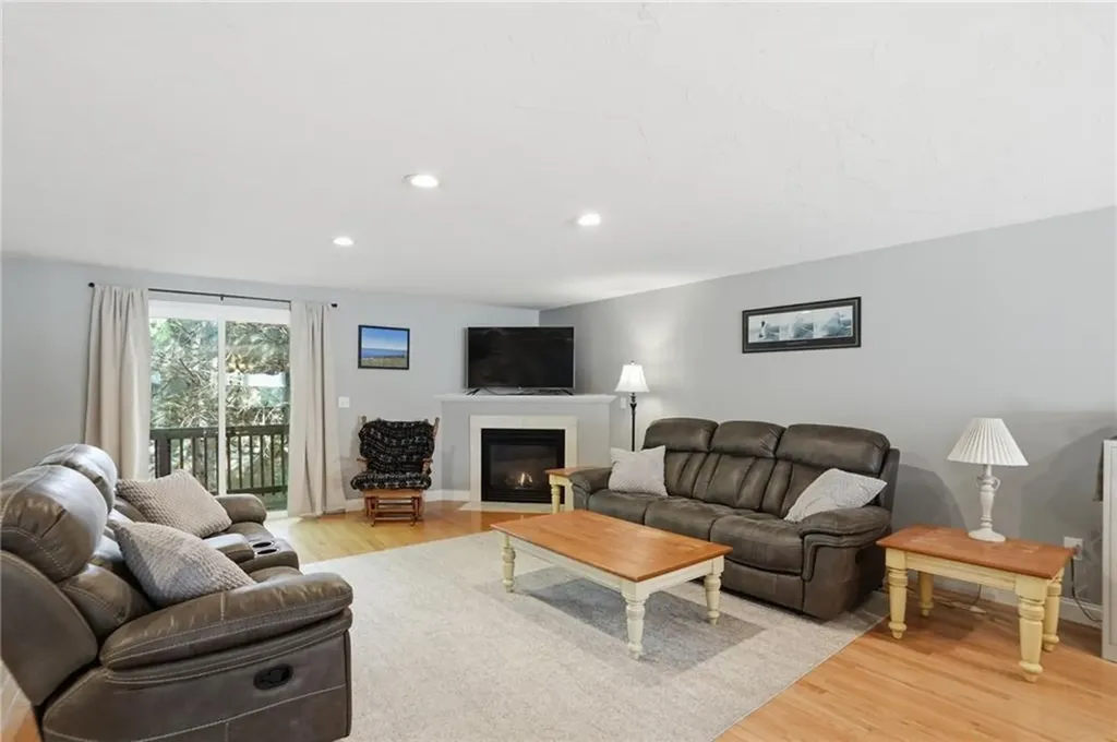 272 Cass Avenue Woonsocket RI 02895