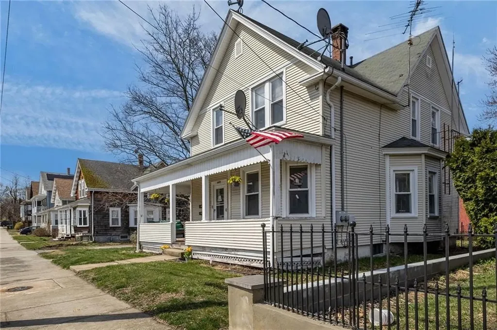 469 Winter Street Woonsocket RI 02895