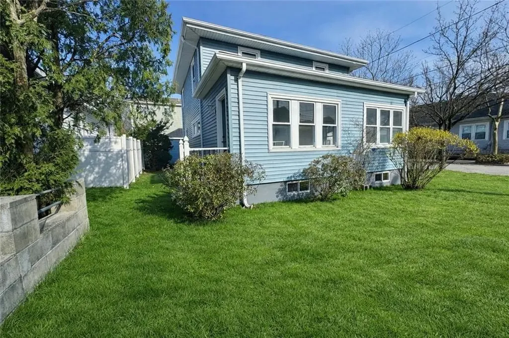 2 Tobyhanna Street Providence RI 02910