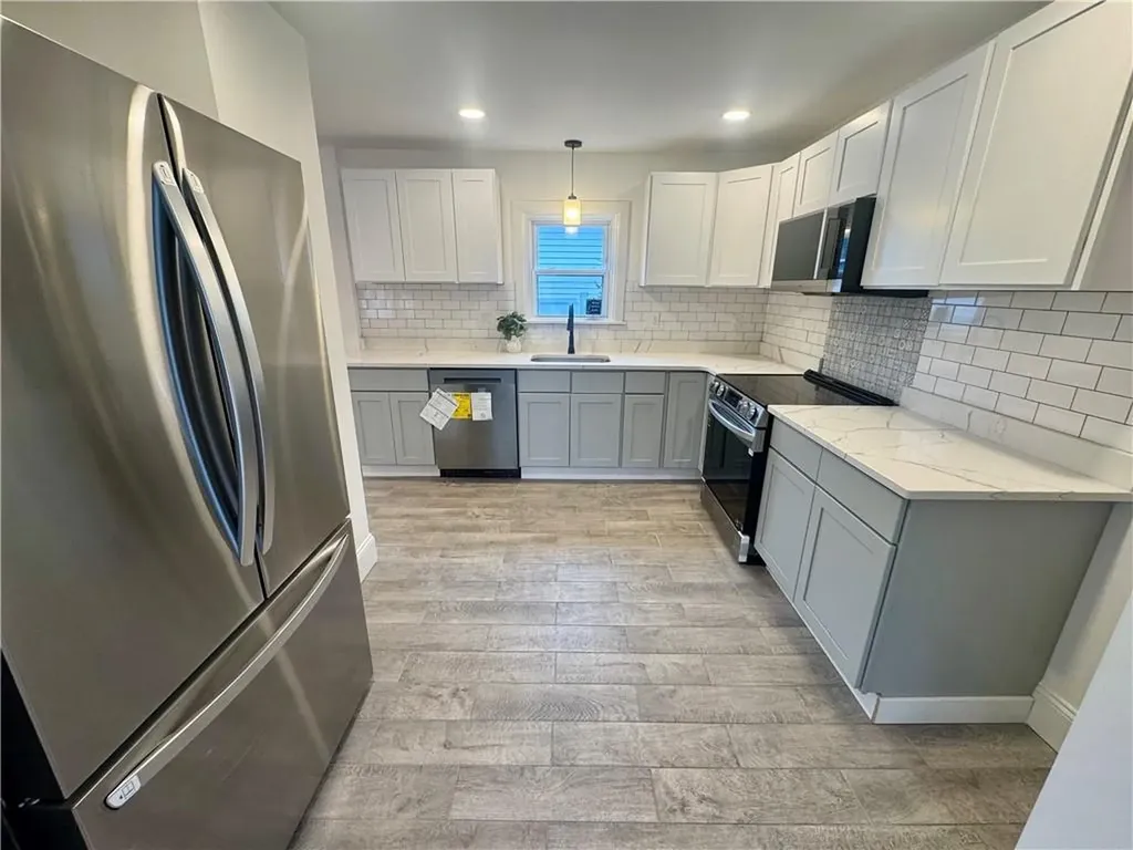 2 Tobyhanna Street Providence RI 02910