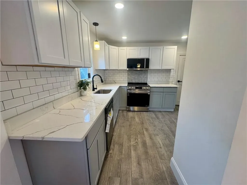 2 Tobyhanna Street Providence RI 02910