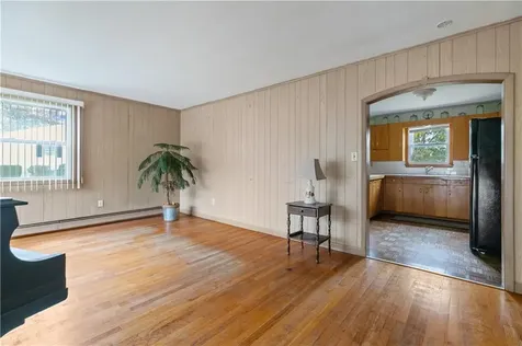 75 Montgomery Street Tiverton RI 02878