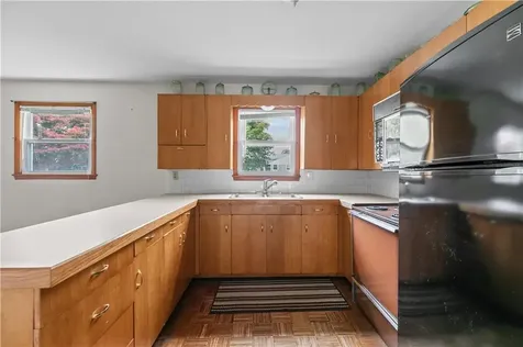 75 Montgomery Street Tiverton RI 02878