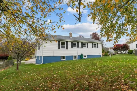 75 Montgomery Street Tiverton RI 02878