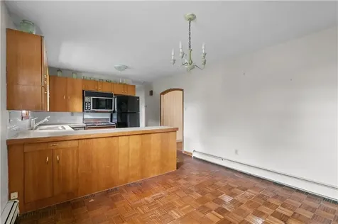 75 Montgomery Street Tiverton RI 02878