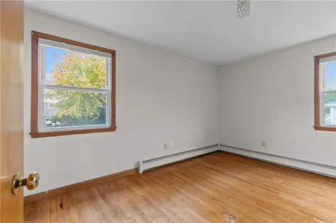 75 Montgomery Street Tiverton RI 02878