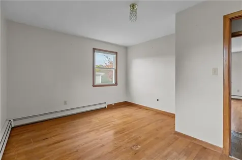 75 Montgomery Street Tiverton RI 02878