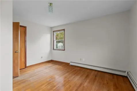 75 Montgomery Street Tiverton RI 02878