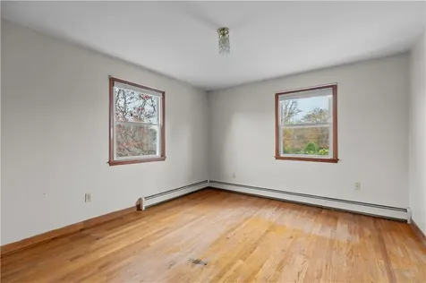75 Montgomery Street Tiverton RI 02878