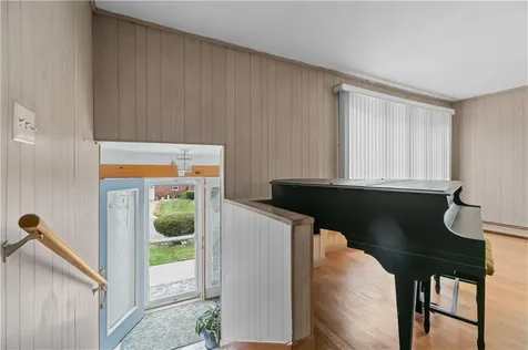 75 Montgomery Street Tiverton RI 02878