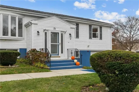 75 Montgomery Street Tiverton RI 02878