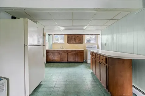 75 Montgomery Street Tiverton RI 02878