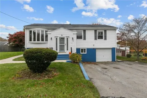 75 Montgomery Street Tiverton RI 02878