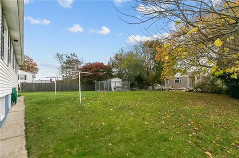 75 Montgomery Street Tiverton RI 02878
