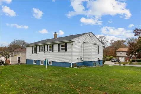 75 Montgomery Street Tiverton RI 02878