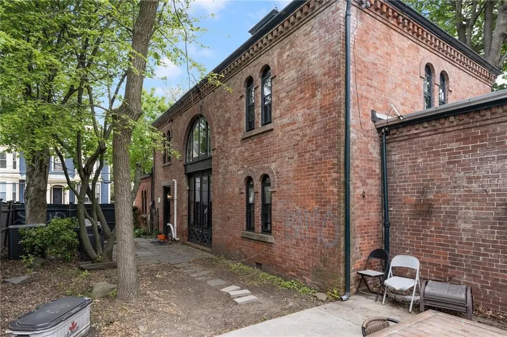 369 Thayer Street Providence RI 02906