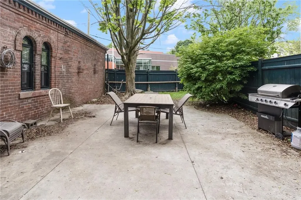 369 Thayer Street Providence RI 02906